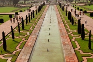 Taj Mahal Gardens Picture