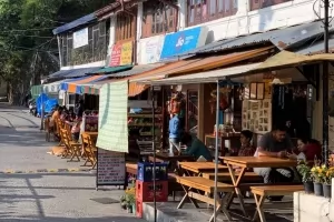 A street view of the Char Dukan eateries in Landour, India.