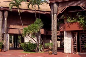 Coconut Palace Courtyard Picture