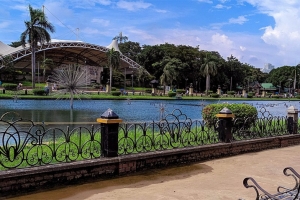 Rizal Park Lake Picture