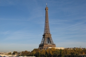 Eiffel Tower River View Picture