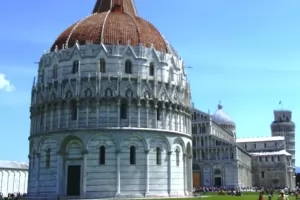 The baptistery behind the Pisa Cathedral.