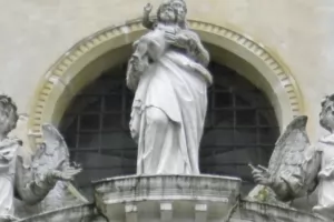 Santuario della Beata Vergine della Salute portal statues thumbnail