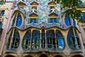 Gaudi house architecture thumbnail